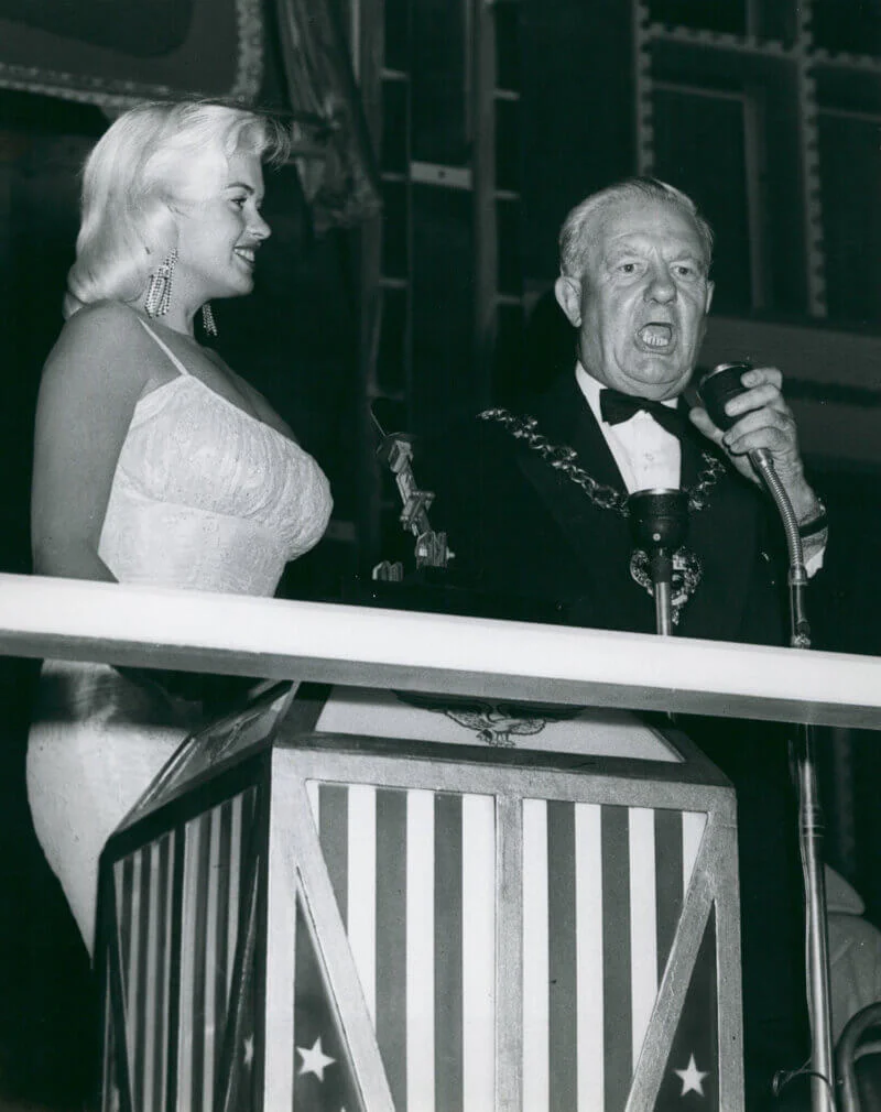 Jayne Mansfield Switches on the Lights