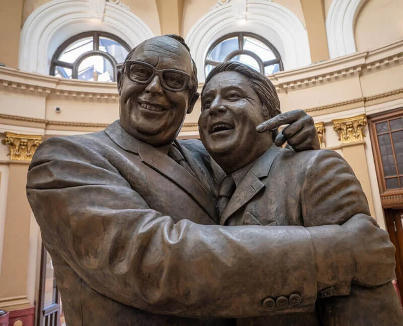 Morecambe & Wise Statue