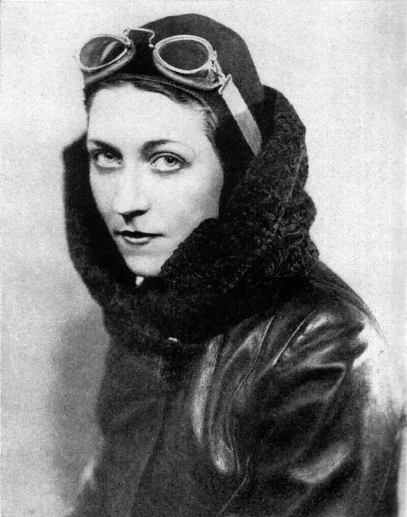 Amy Johnson Visits Her Sister in Blackpool
