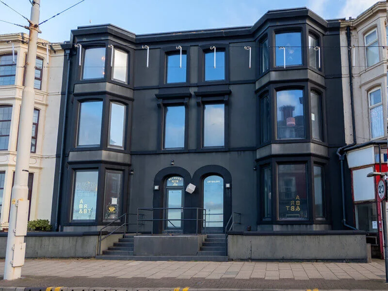 Art B&B Opens its Doors on the Promenade