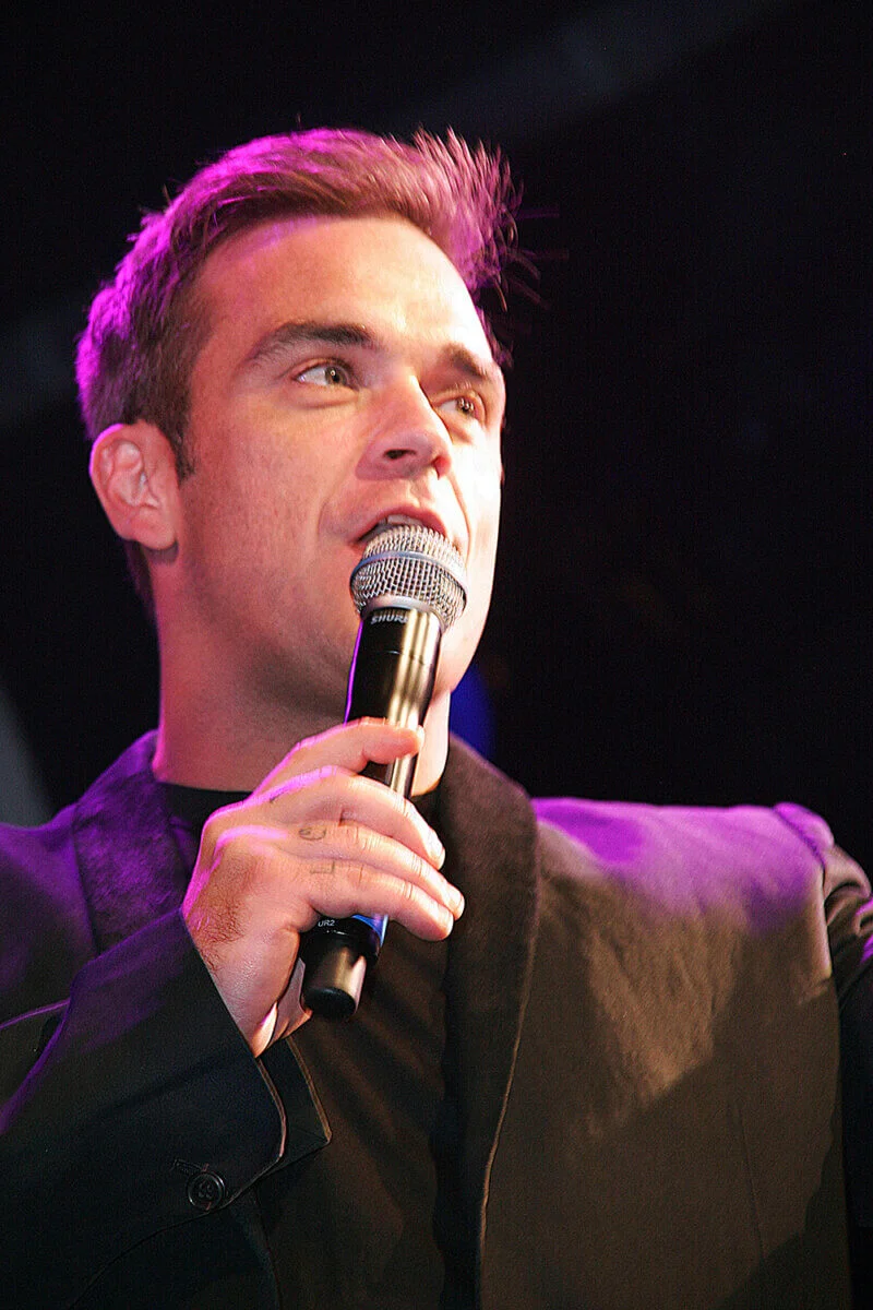 Robbie Williams Switches Blackpool On