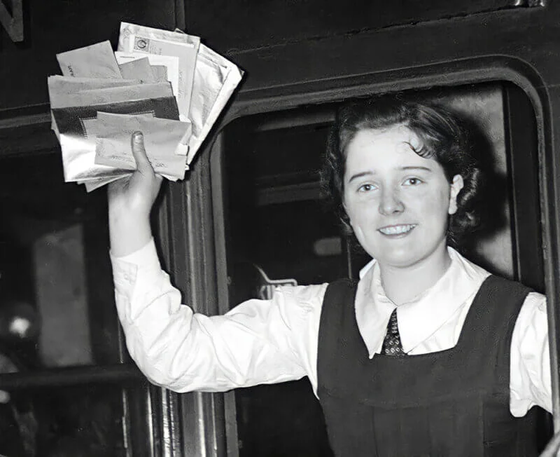 15-Year-Old Audrey Mosson, British Railway Queen, Visits Moscow