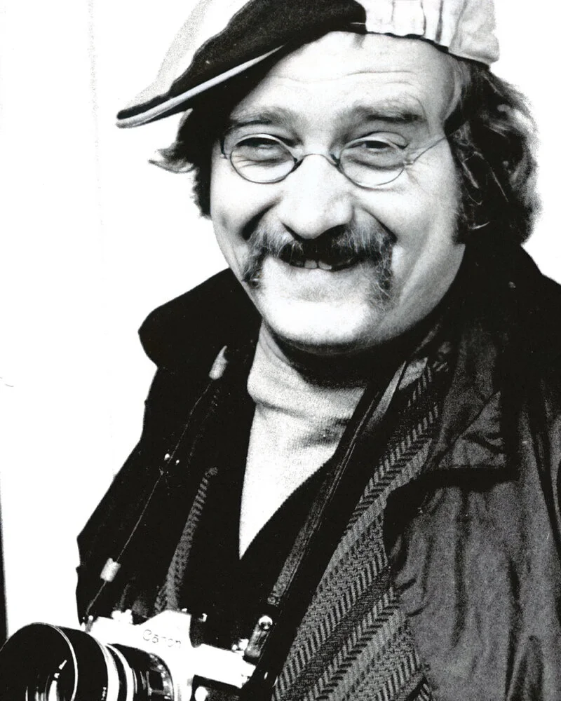 Photographer Albert Cooper Signs with the Mirror Newspaper